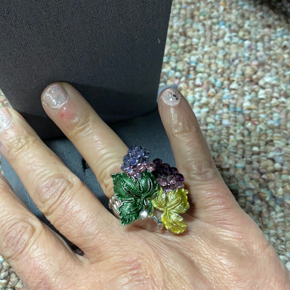Grapevine rhinestone metal cocktail ring - size 8